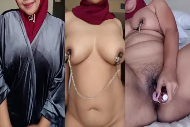 Bokep Jilbab Merah Tante Montok Main Jari poster