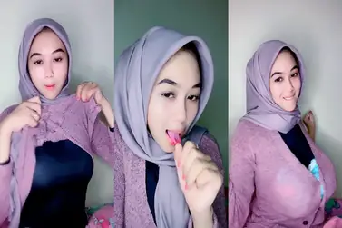 Host Hijab Lupa Matikan Kamera Live Mantap poster