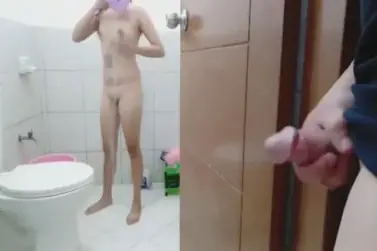 Ngintip Tetangga Cantik Mandi Kamar Mandi poster