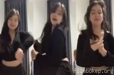 Rebecca Klopper Viral TikTok Bikin Sange Hot poster